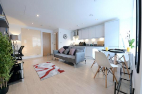 Stylish Ground Floor Flat Close To Woking Centre with Free Parking!
